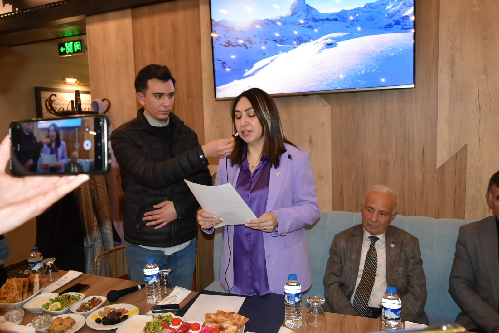 ayse-tarlak,-iyi-partililerle-ve-gazetecilerle-iftarda-bir-araya-geldi-(4).jpg