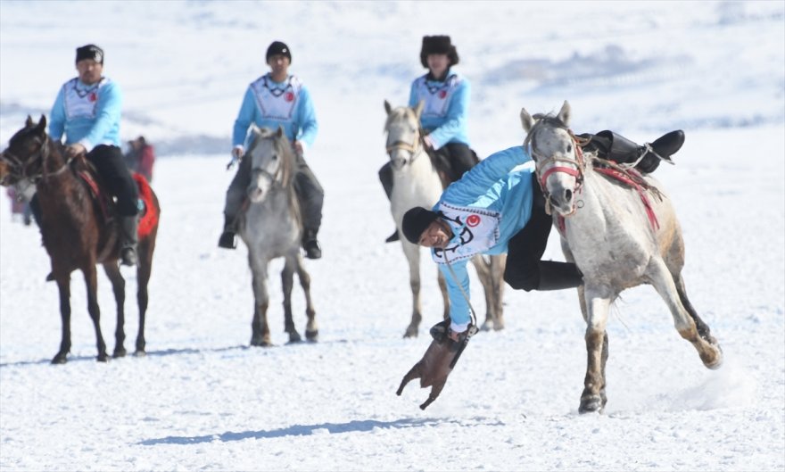 buz-tutan-cildir-golunde-kis-soleni-(12).jpg