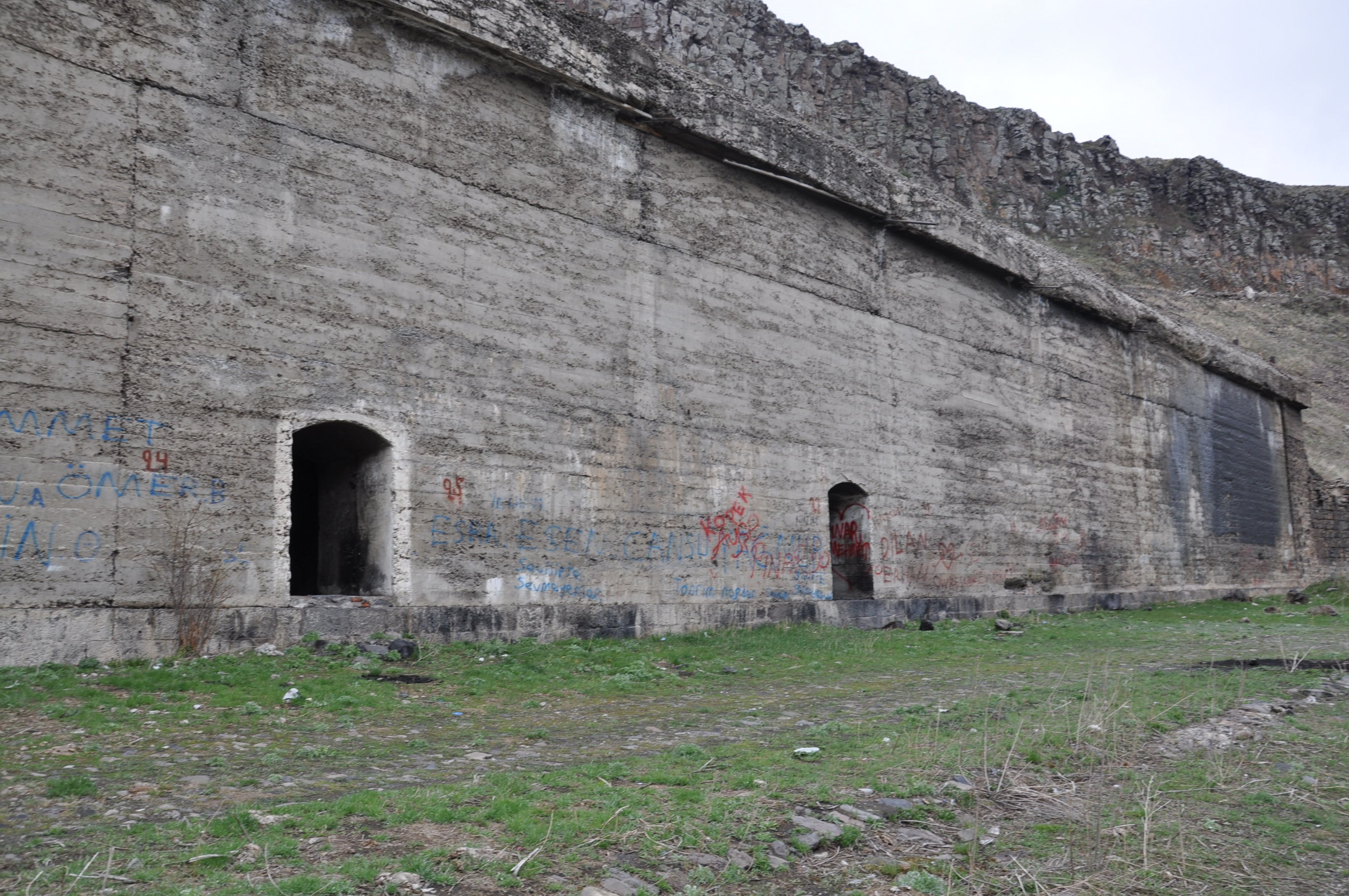 kars’ta-tarihi-yapilar-yok-oluyor-(6).jpg