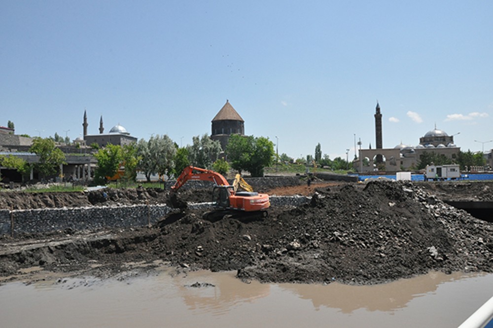 kars-vadisi-projesi’nde-hummali-calisma-(1).jpg