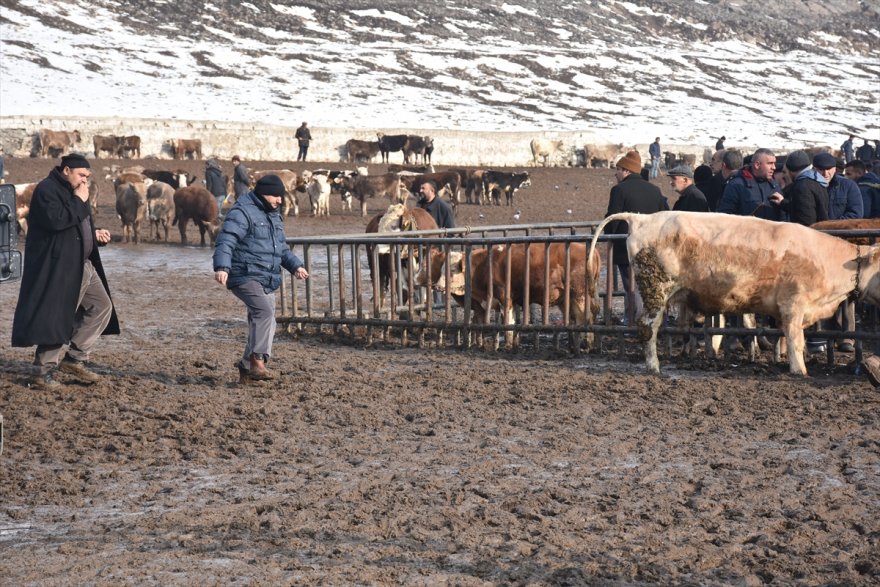 karsta-besicilerden-camur-eylemi-(2).jpg