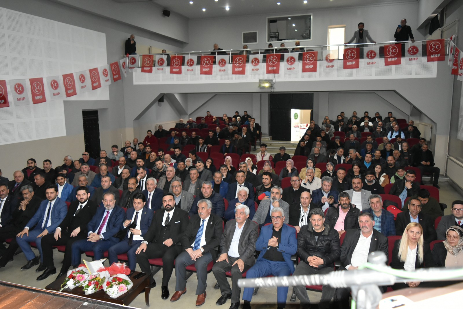 mhp-kars-milletvekili-adaylari-sahada-(1).jpg