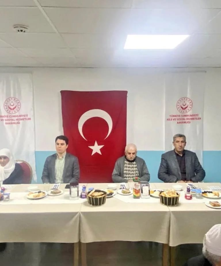 vali-vekili-tuna-huzurevi-sakinleri-ile-iftarda-bulustu-(1).jpg