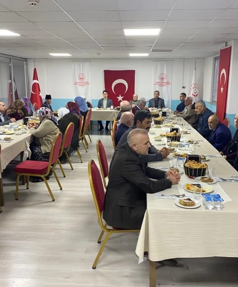 vali-vekili-tuna-huzurevi-sakinleri-ile-iftarda-bulustu-(2).jpg