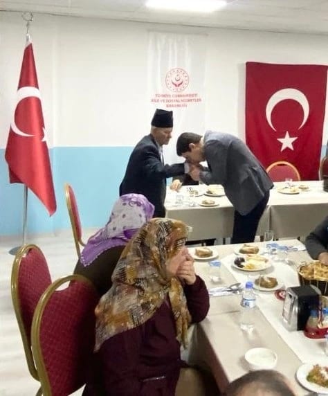 vali-vekili-tuna-huzurevi-sakinleri-ile-iftarda-bulustu-(4).jpg